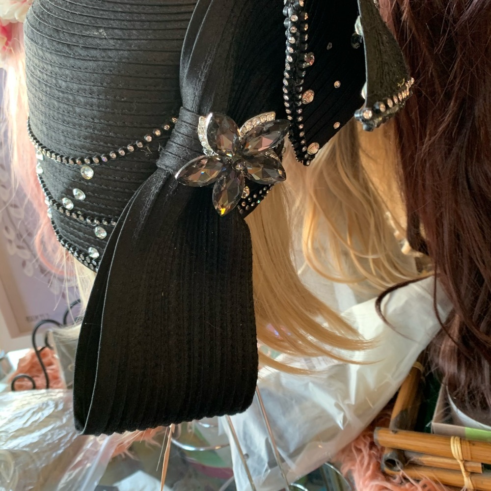 Black elegant hat - Picture 7 of 7